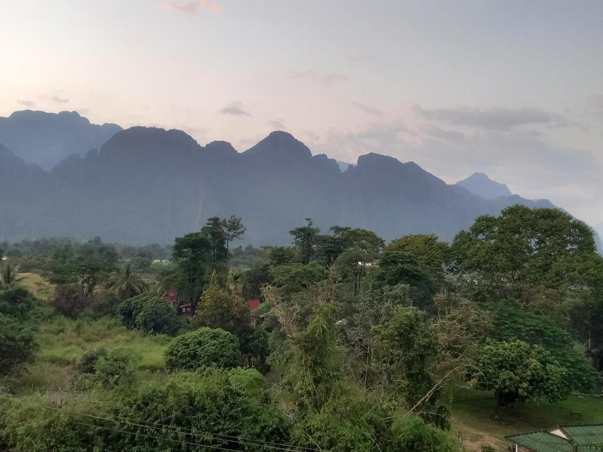 Vang Vieng Th Central Park Hotel Екстер'єр фото